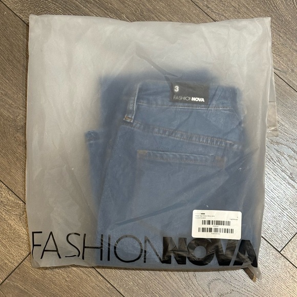 Fashion nova jeans size 3 - Picture 3 of 4